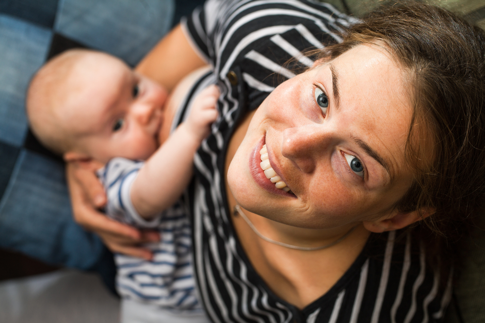Alăptarea – beneficii pentru mamă și bebeluș