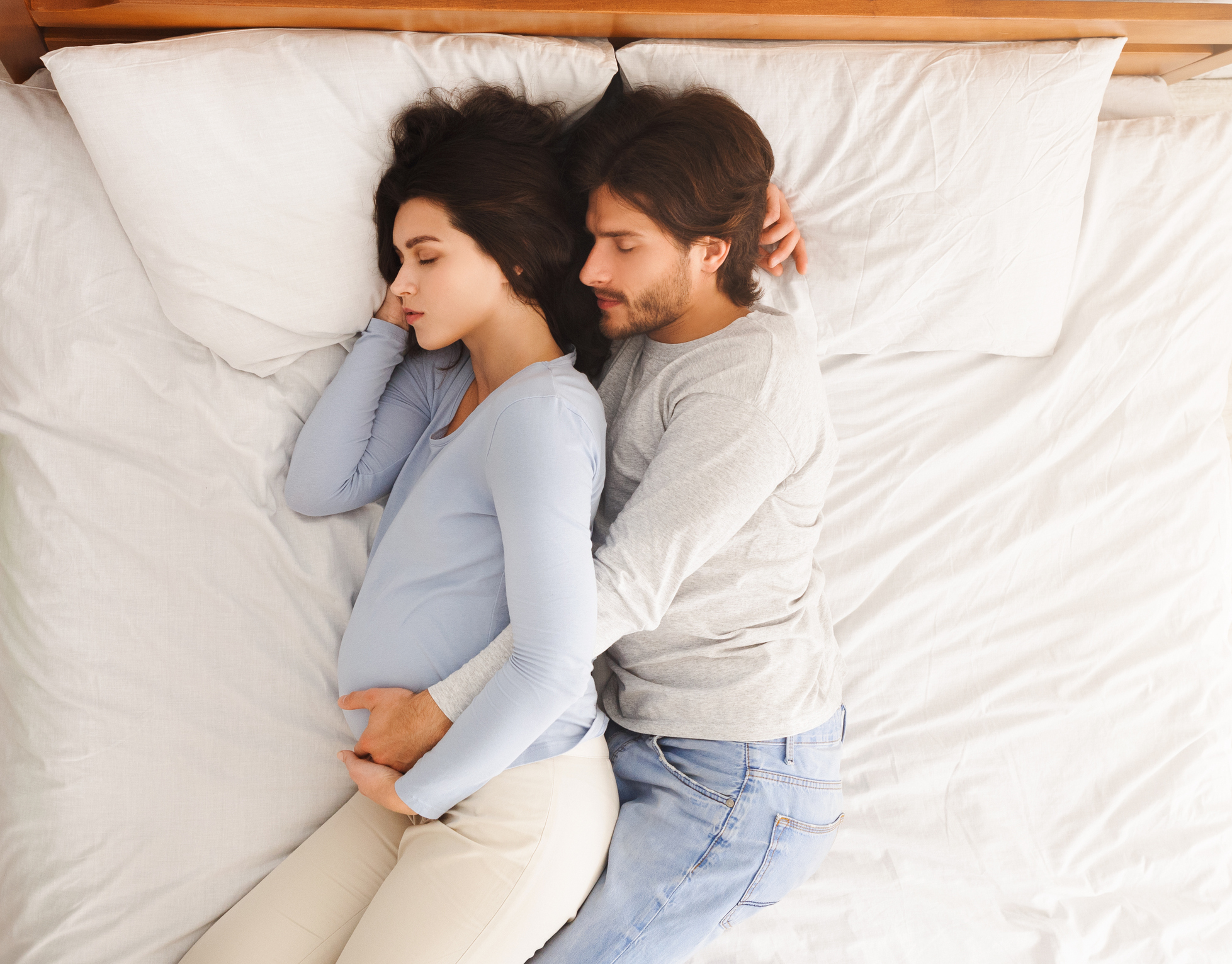 Poziții de somn în trimestrul trei de sarcină