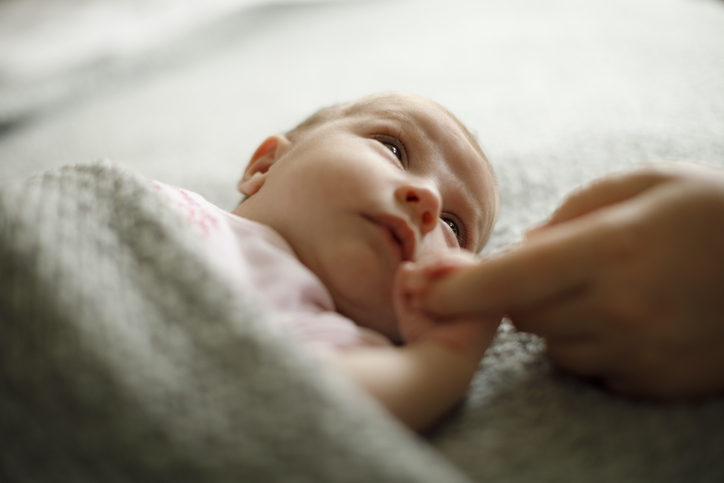 Alăptarea: de ce e important să alăptezi bebelușul la cerere