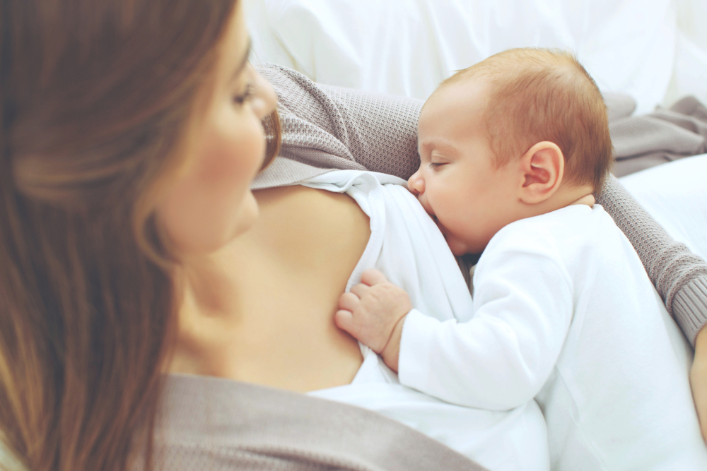 Alăptarea – 3 beneficii pentru bebeluș