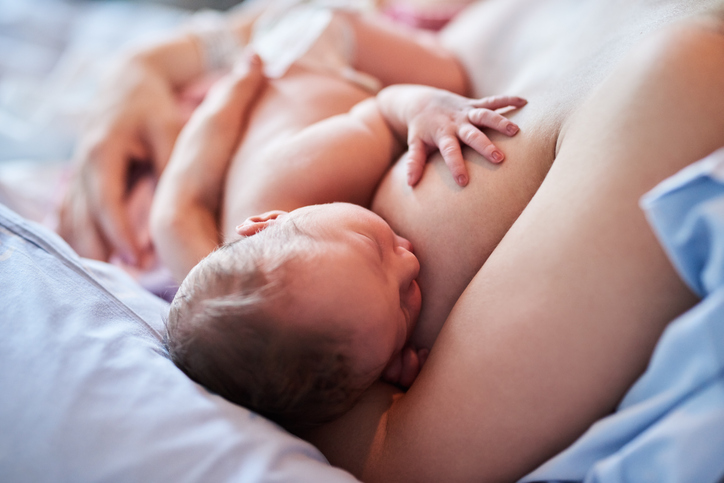 Alăptarea – beneficii pentru bebeluș și mamă